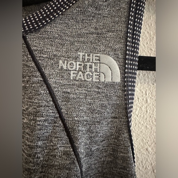 M3- #75 Gray the north face workout tank top size medium - Picture 2 of 9